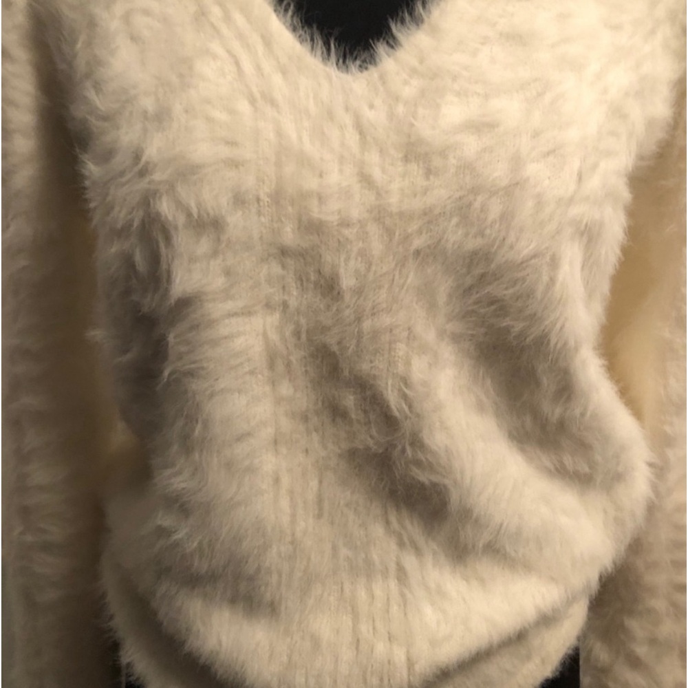SOLD OUT Rabbit/ eyelash withback tie sweater size M
Banana republic